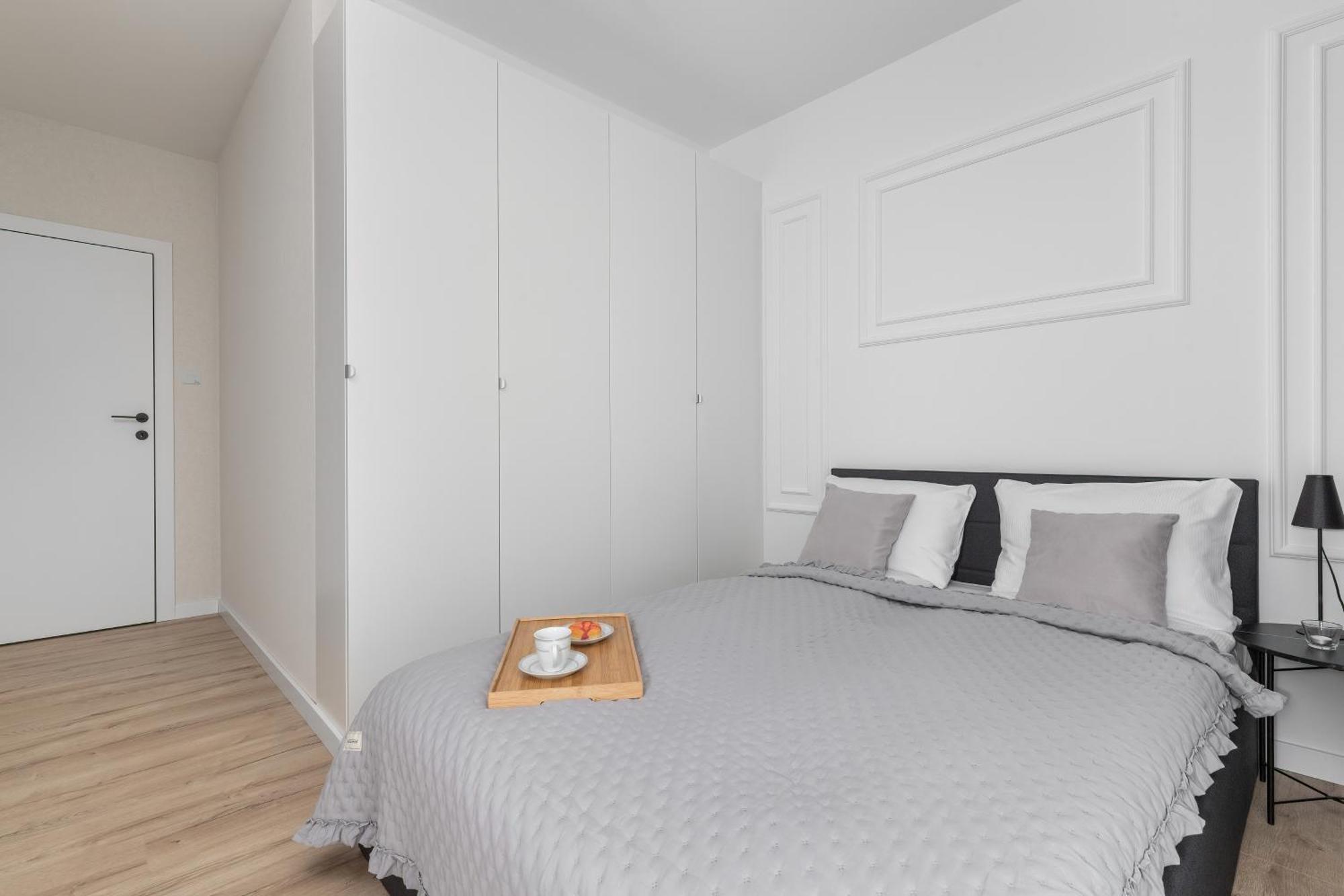 Bright & Modern With Parking Near Arena By Renters Apartment